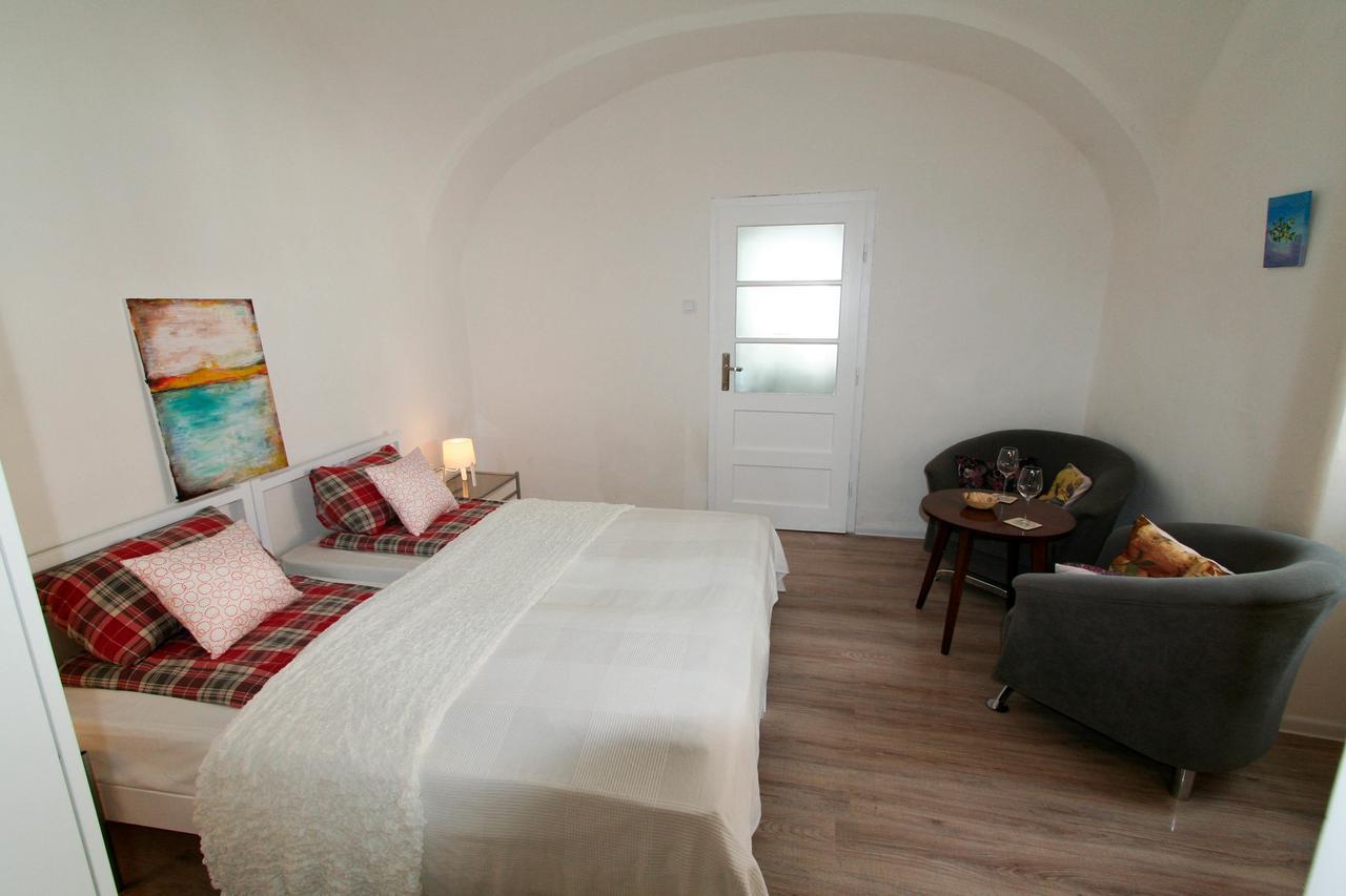 Galeria Apartman Veszprém Buitenkant foto